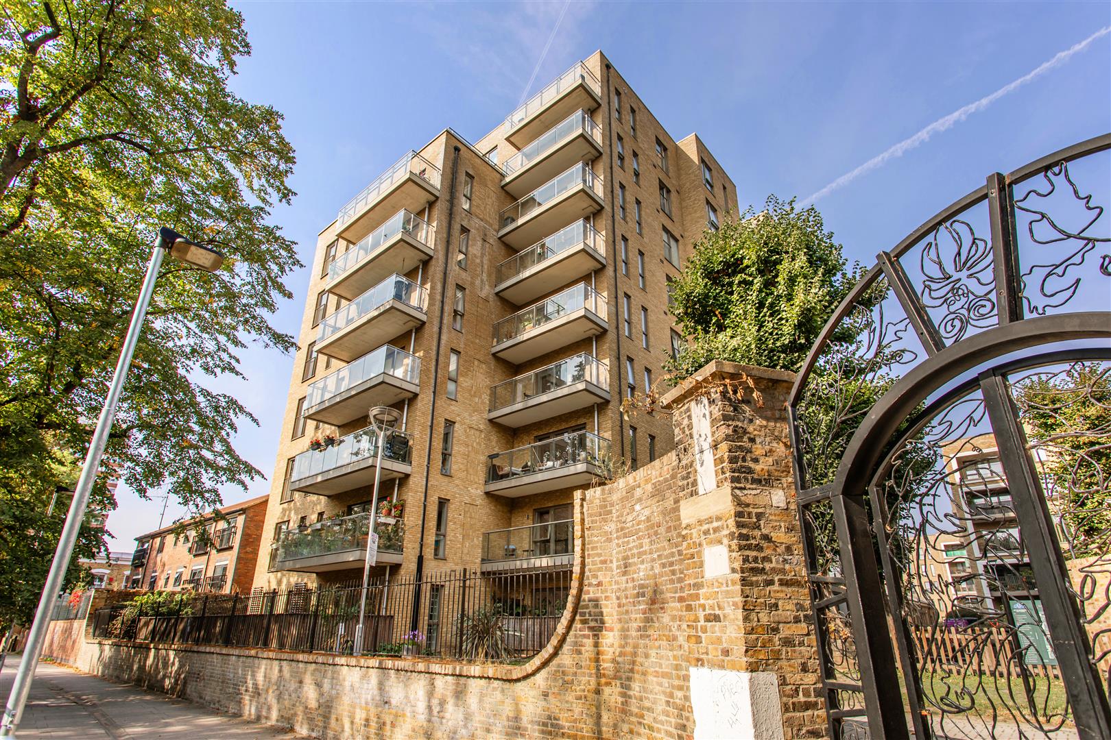 St. Clements Avenue, Mile End